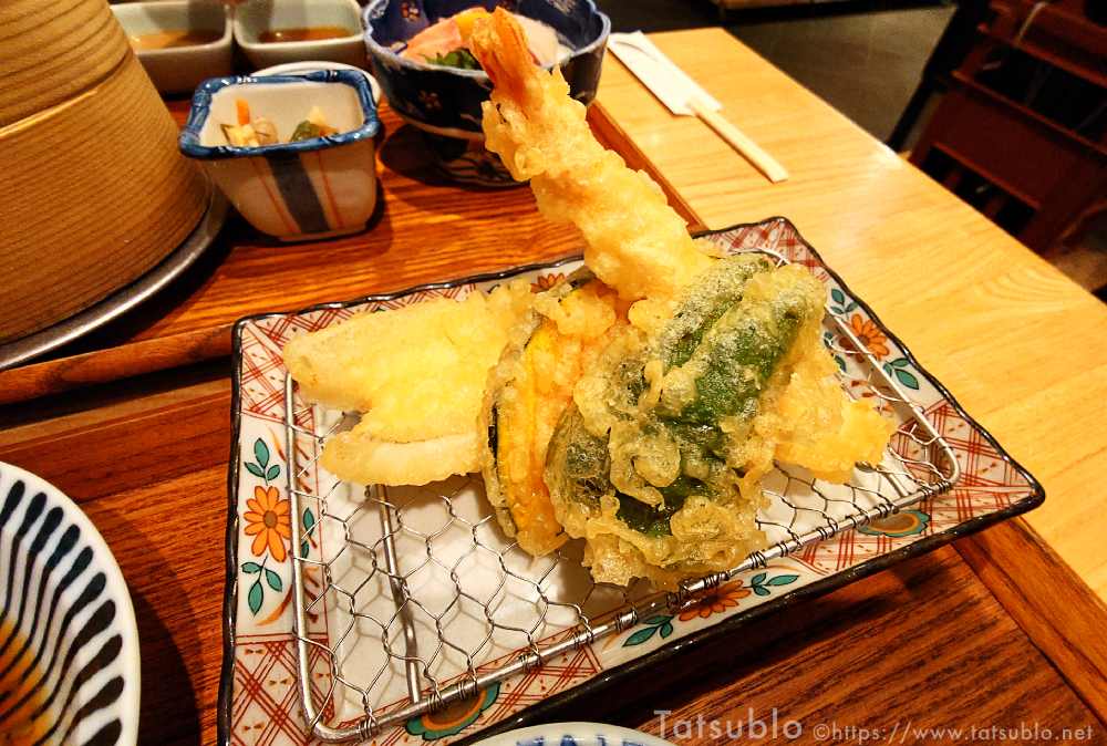 選んだ天ぷらも揚げ出し豆腐も美味しそう。