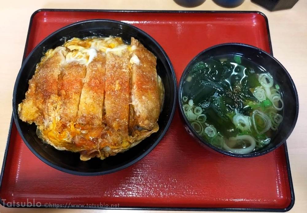 奥さんが頂いたのは人気メニューのカツ丼