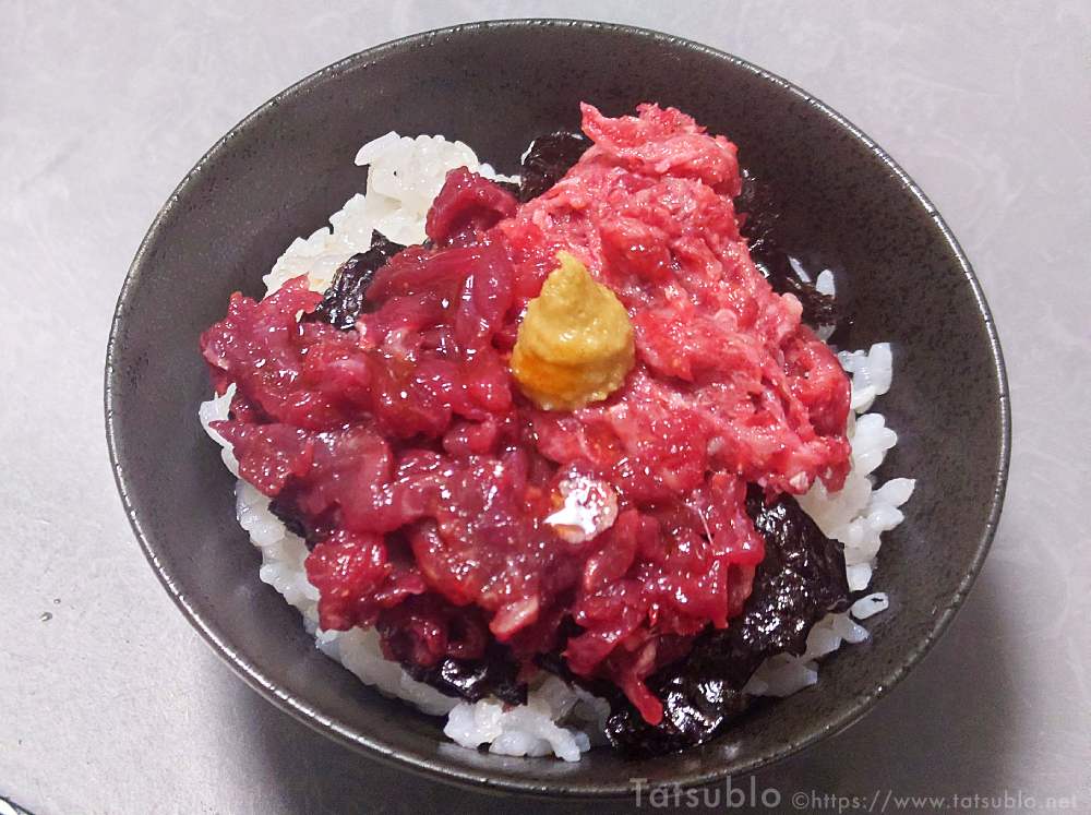 ユッケとネギトロの丼