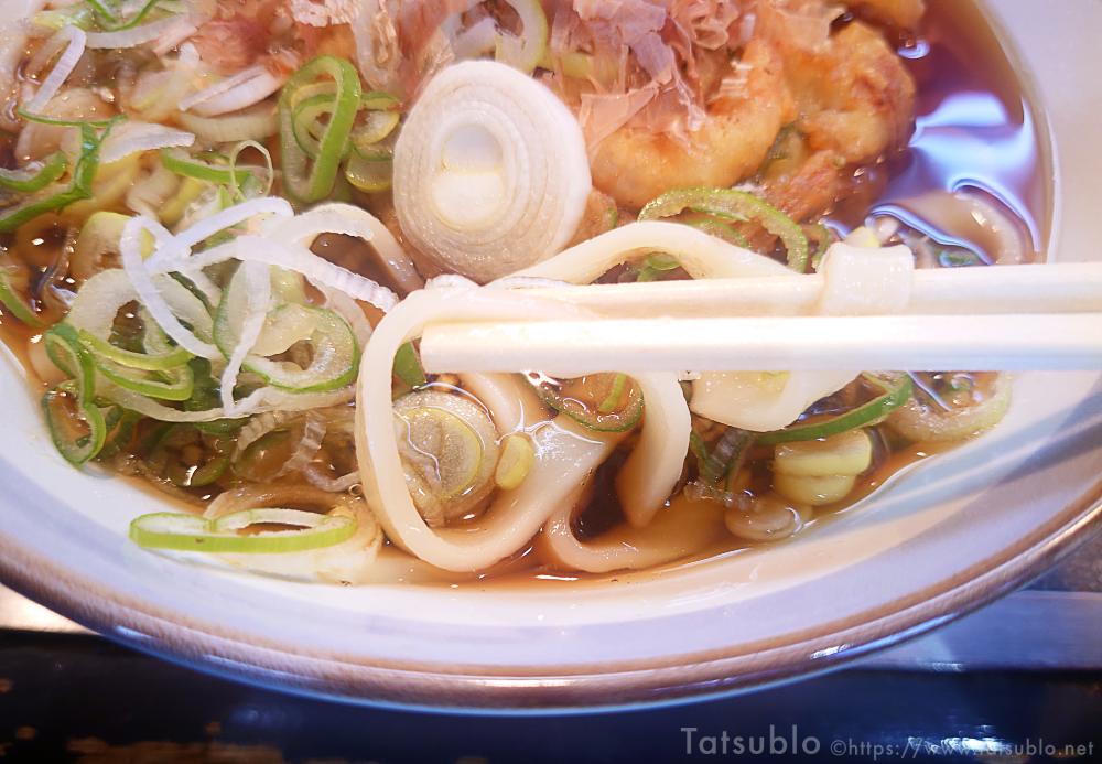 きしめんと言えばこの平打ち麺。