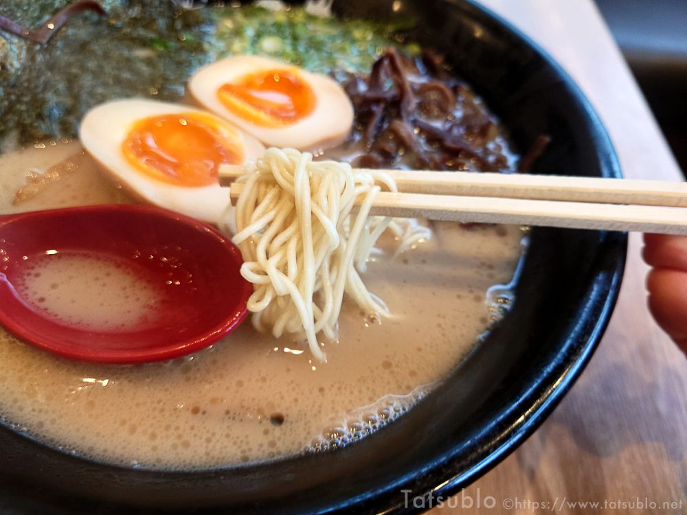 麺は細麺