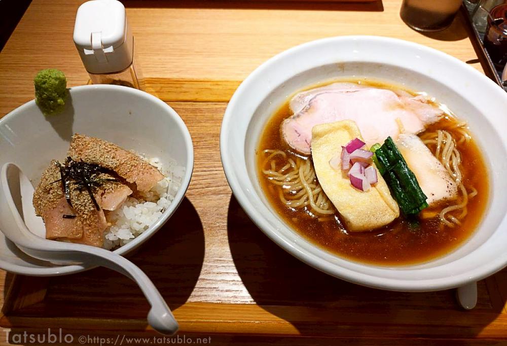 「煮干し醤油ラーメン」と「チャーシュー丼」