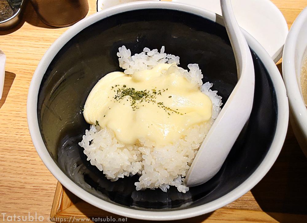 「チーズリゾット飯」はラーメンの出汁を入れていただきます。
